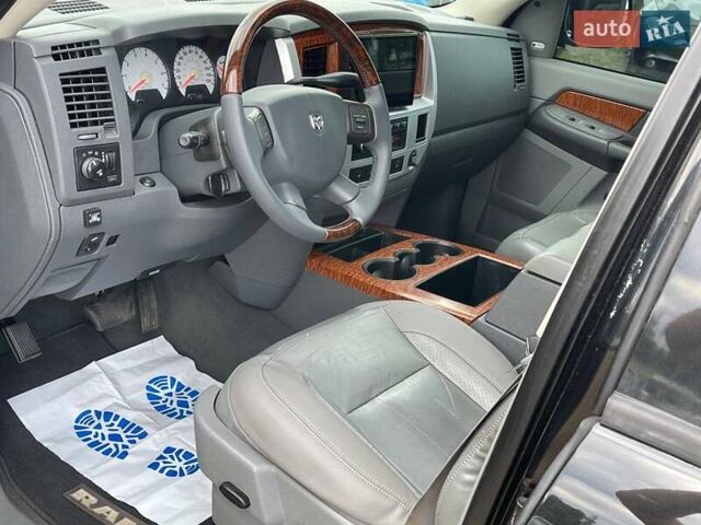 Чорний Додж RAM 1500, об'ємом двигуна 5.65 л та пробігом 241 тис. км за 14500 $, фото 10 на Automoto.ua