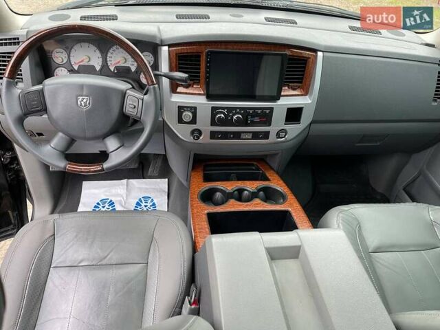 Чорний Додж RAM 1500, об'ємом двигуна 5.65 л та пробігом 241 тис. км за 14500 $, фото 18 на Automoto.ua