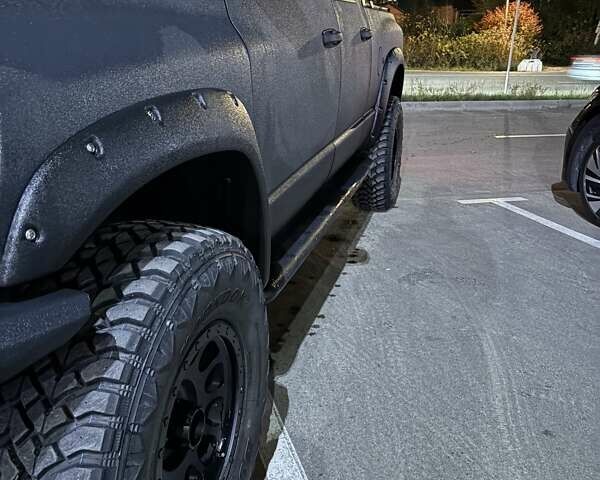 Черный Додж RAM 1500, объемом двигателя 5.65 л и пробегом 170 тыс. км за 27000 $, фото 10 на Automoto.ua