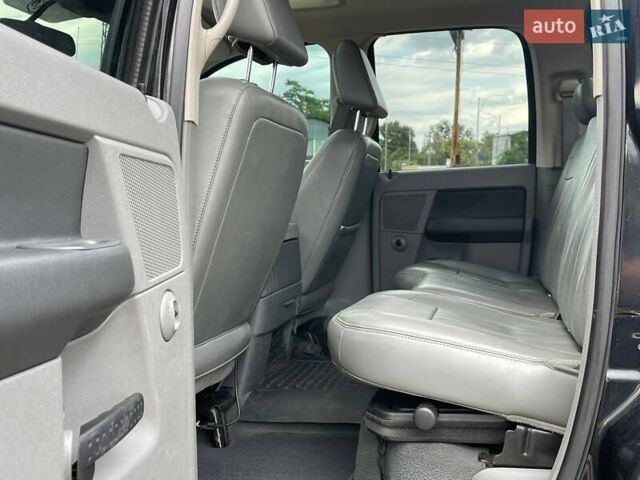Чорний Додж RAM 1500, об'ємом двигуна 5.65 л та пробігом 241 тис. км за 14500 $, фото 19 на Automoto.ua