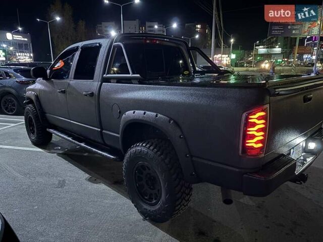 Черный Додж RAM 1500, объемом двигателя 5.65 л и пробегом 170 тыс. км за 27000 $, фото 2 на Automoto.ua
