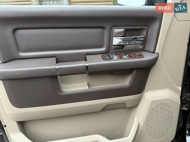 Чорний Додж RAM 1500, об'ємом двигуна 5.65 л та пробігом 166 тис. км за 16700 $, фото 64 на Automoto.ua