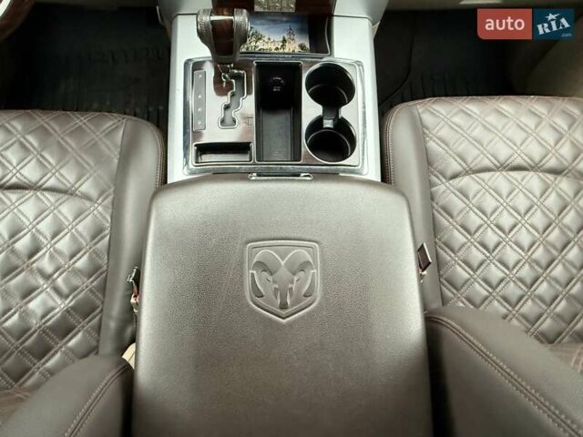 Чорний Додж RAM 1500, об'ємом двигуна 5.65 л та пробігом 166 тис. км за 16700 $, фото 85 на Automoto.ua