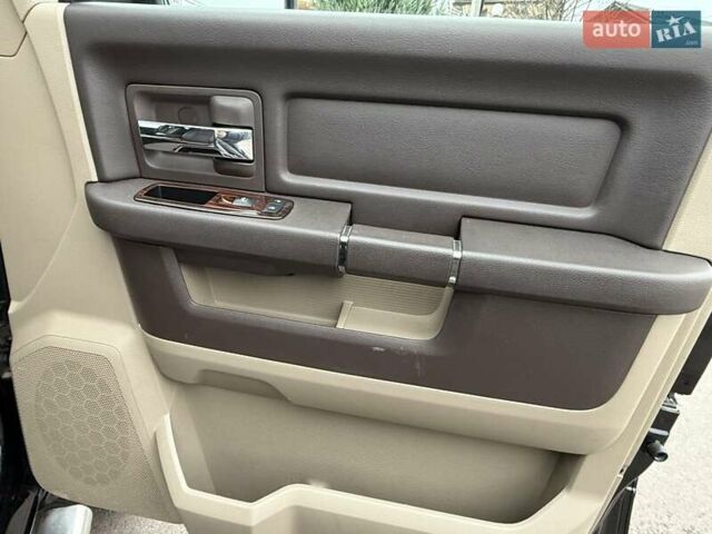 Чорний Додж RAM 1500, об'ємом двигуна 5.65 л та пробігом 166 тис. км за 16700 $, фото 75 на Automoto.ua