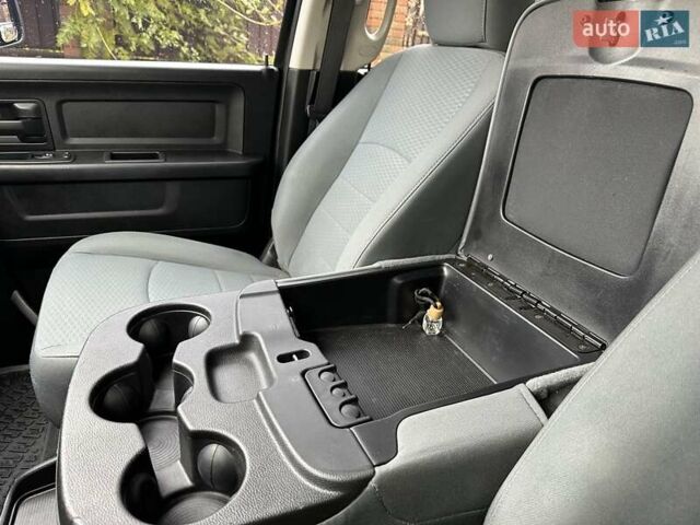 Додж RAM 1500 2016 в Белой Церкве на Automoto.ua Черный Додж RAM 1500, объемом двигателя 3.6 л и пробегом 115 тыс. км за 22500 $, фото 39 на Automoto.ua