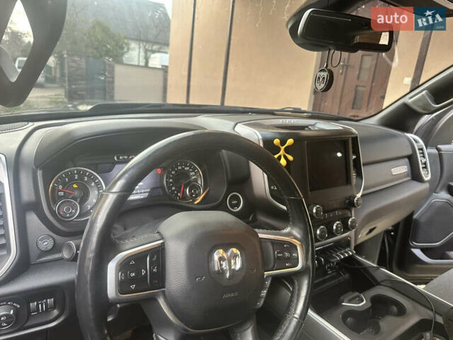 Черный Додж RAM 1500, объемом двигателя 5.7 л и пробегом 81 тыс. км за 50888 $, фото 17 на Automoto.ua