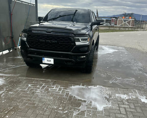 Черный Додж RAM 1500, объемом двигателя 5.7 л и пробегом 81 тыс. км за 50888 $, фото 1 на Automoto.ua