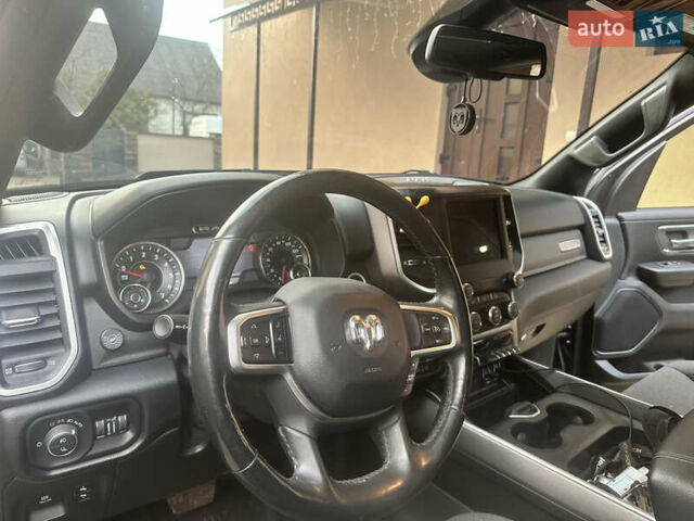 Черный Додж RAM 1500, объемом двигателя 5.7 л и пробегом 81 тыс. км за 50888 $, фото 15 на Automoto.ua