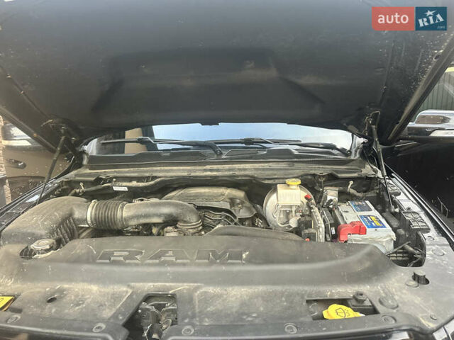 Черный Додж RAM 1500, объемом двигателя 5.7 л и пробегом 81 тыс. км за 50888 $, фото 14 на Automoto.ua