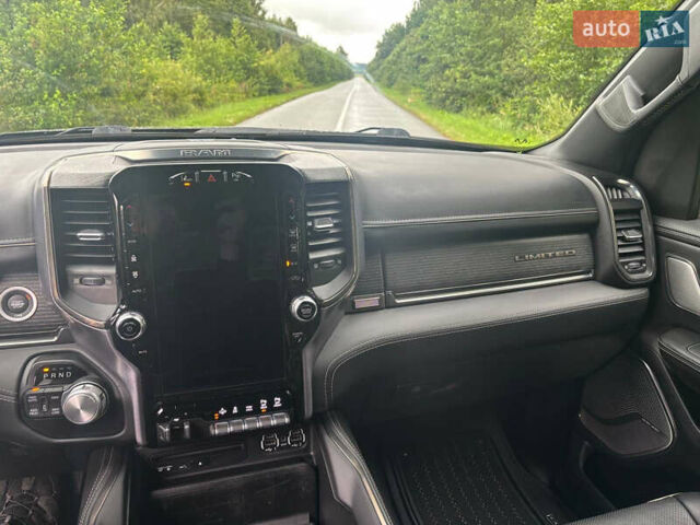 Черный Додж RAM 1500, объемом двигателя 5.65 л и пробегом 82 тыс. км за 46000 $, фото 11 на Automoto.ua
