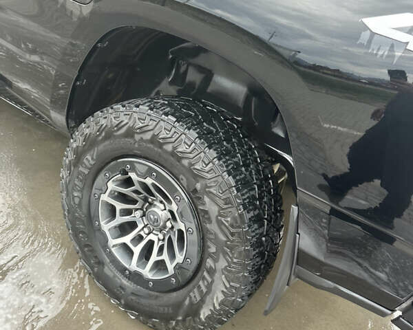 Черный Додж RAM 1500, объемом двигателя 5.7 л и пробегом 81 тыс. км за 50888 $, фото 6 на Automoto.ua