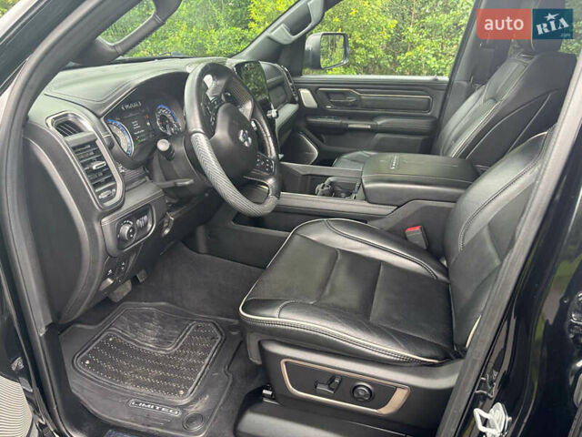 Черный Додж RAM 1500, объемом двигателя 5.65 л и пробегом 82 тыс. км за 46000 $, фото 9 на Automoto.ua
