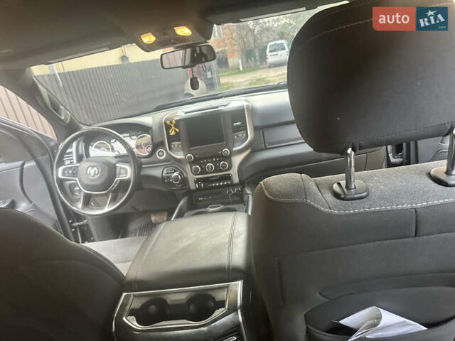 Черный Додж RAM 1500, объемом двигателя 5.7 л и пробегом 81 тыс. км за 50888 $, фото 11 на Automoto.ua