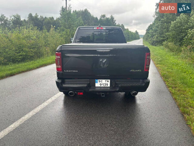 Черный Додж RAM 1500, объемом двигателя 5.65 л и пробегом 82 тыс. км за 46000 $, фото 4 на Automoto.ua