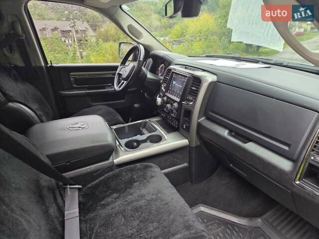 Черный Додж RAM 1500, объемом двигателя 5.65 л и пробегом 103 тыс. км за 43000 $, фото 2 на Automoto.ua