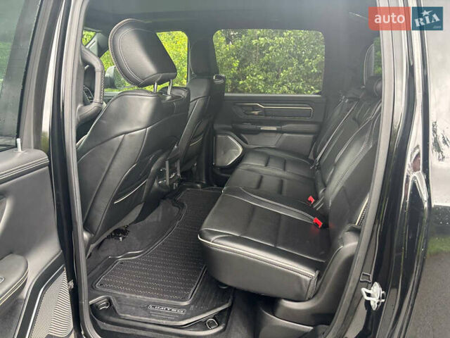 Черный Додж RAM 1500, объемом двигателя 5.65 л и пробегом 82 тыс. км за 46000 $, фото 6 на Automoto.ua