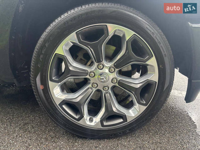 Черный Додж RAM 1500, объемом двигателя 5.65 л и пробегом 82 тыс. км за 46000 $, фото 3 на Automoto.ua