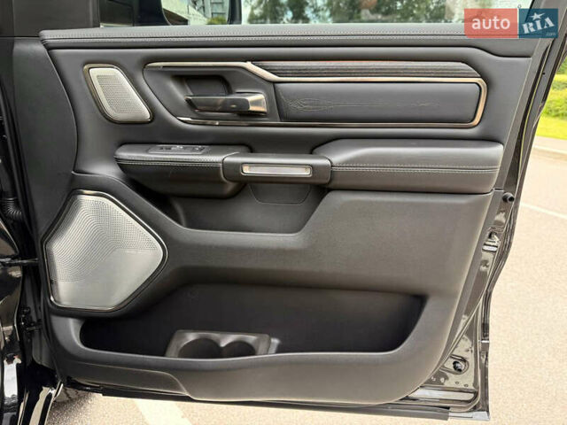 Черный Додж RAM 1500, объемом двигателя 5.7 л и пробегом 94 тыс. км за 59900 $, фото 29 на Automoto.ua