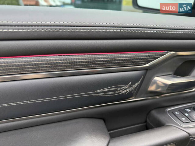 Черный Додж RAM 1500, объемом двигателя 5.7 л и пробегом 94 тыс. км за 59900 $, фото 3 на Automoto.ua
