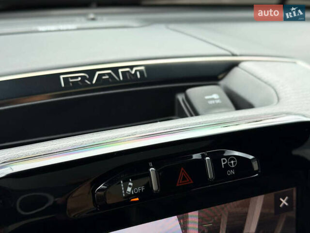 Черный Додж RAM 1500, объемом двигателя 5.7 л и пробегом 94 тыс. км за 59900 $, фото 54 на Automoto.ua