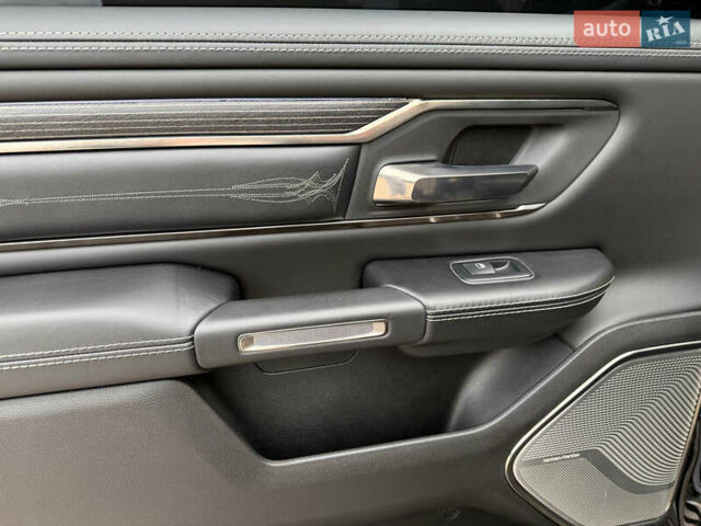 Черный Додж RAM 1500, объемом двигателя 5.7 л и пробегом 94 тыс. км за 59900 $, фото 14 на Automoto.ua