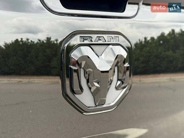 Черный Додж RAM 1500, объемом двигателя 5.7 л и пробегом 94 тыс. км за 59900 $, фото 1 на Automoto.ua