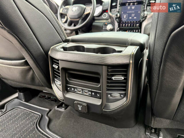 Черный Додж RAM 1500, объемом двигателя 5.7 л и пробегом 94 тыс. км за 59900 $, фото 27 на Automoto.ua