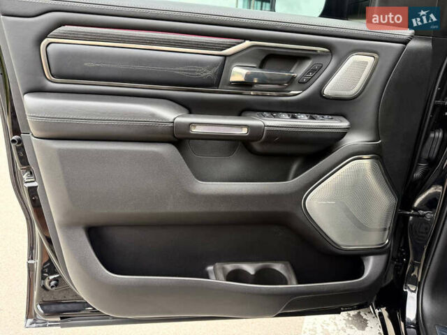 Черный Додж RAM 1500, объемом двигателя 5.7 л и пробегом 94 тыс. км за 59900 $, фото 4 на Automoto.ua