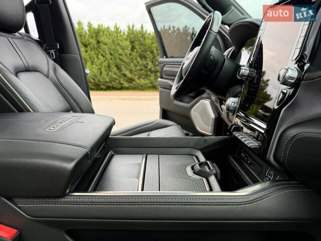 Черный Додж RAM 1500, объемом двигателя 5.7 л и пробегом 94 тыс. км за 59900 $, фото 38 на Automoto.ua