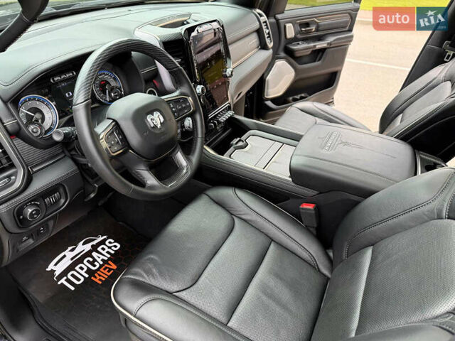 Черный Додж RAM 1500, объемом двигателя 5.7 л и пробегом 94 тыс. км за 59900 $, фото 8 на Automoto.ua