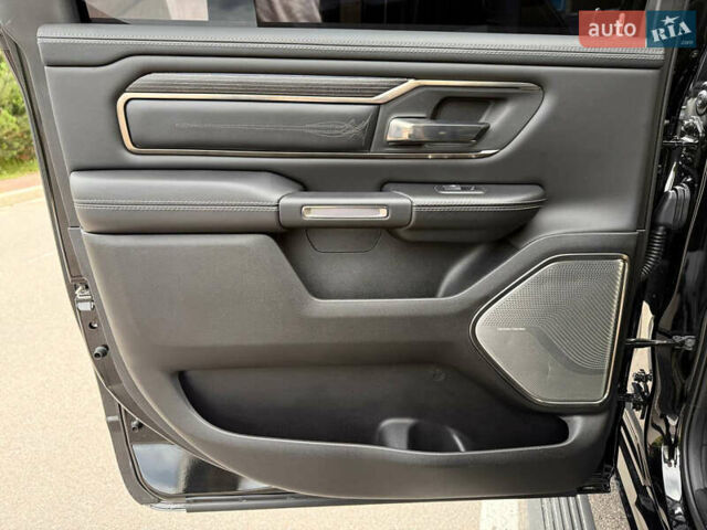 Черный Додж RAM 1500, объемом двигателя 5.7 л и пробегом 94 тыс. км за 59900 $, фото 15 на Automoto.ua