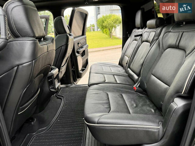 Черный Додж RAM 1500, объемом двигателя 5.7 л и пробегом 94 тыс. км за 59900 $, фото 18 на Automoto.ua