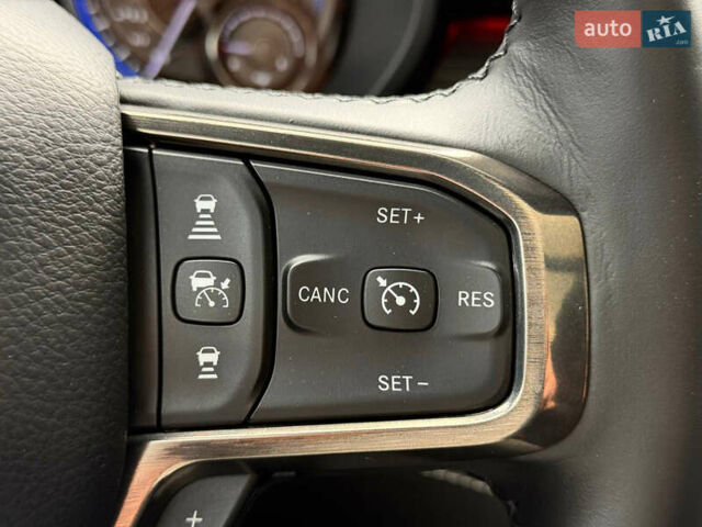 Черный Додж RAM 1500, объемом двигателя 5.7 л и пробегом 94 тыс. км за 59900 $, фото 56 на Automoto.ua