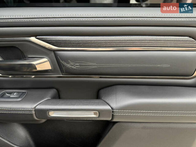 Черный Додж RAM 1500, объемом двигателя 5.7 л и пробегом 94 тыс. км за 59900 $, фото 21 на Automoto.ua