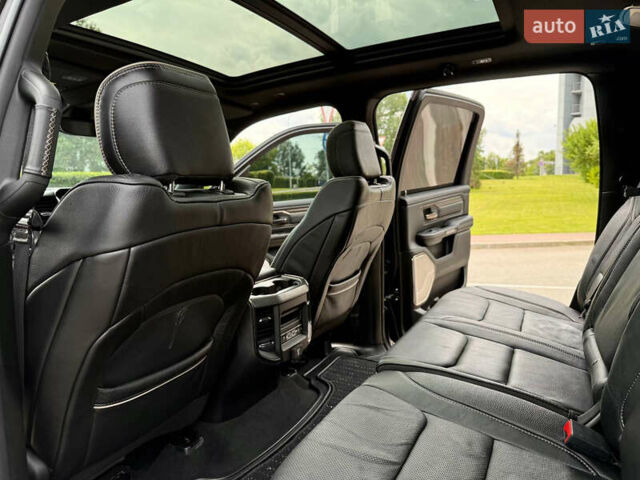 Черный Додж RAM 1500, объемом двигателя 5.7 л и пробегом 94 тыс. км за 59900 $, фото 12 на Automoto.ua