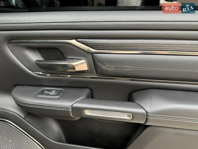 Черный Додж RAM 1500, объемом двигателя 5.7 л и пробегом 94 тыс. км за 59900 $, фото 26 на Automoto.ua