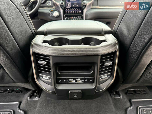 Черный Додж RAM 1500, объемом двигателя 5.7 л и пробегом 94 тыс. км за 59900 $, фото 39 на Automoto.ua