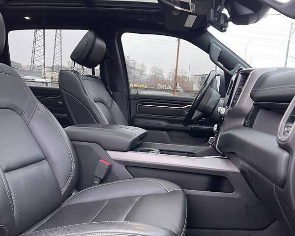 Черный Додж RAM 1500, объемом двигателя 5.7 л и пробегом 172 тыс. км за 48000 $, фото 15 на Automoto.ua