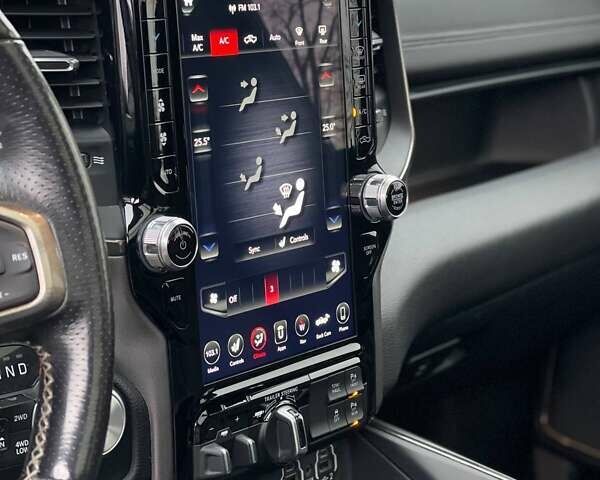 Черный Додж RAM 1500, объемом двигателя 5.7 л и пробегом 172 тыс. км за 48000 $, фото 7 на Automoto.ua