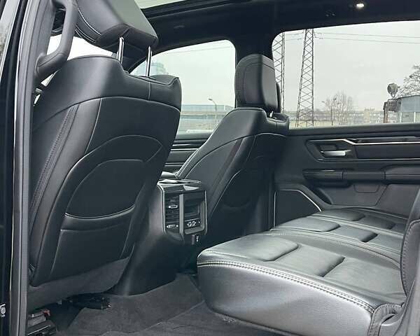 Черный Додж RAM 1500, объемом двигателя 5.7 л и пробегом 172 тыс. км за 48000 $, фото 10 на Automoto.ua