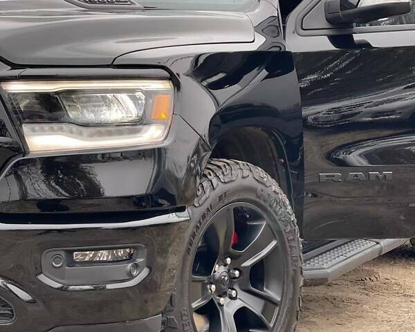 Черный Додж RAM 1500, объемом двигателя 5.7 л и пробегом 172 тыс. км за 48000 $, фото 2 на Automoto.ua