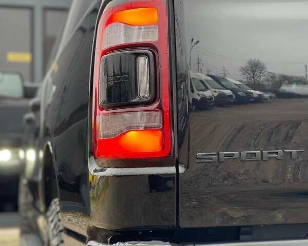 Черный Додж RAM 1500, объемом двигателя 5.7 л и пробегом 172 тыс. км за 48000 $, фото 17 на Automoto.ua