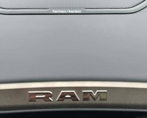 Черный Додж RAM 1500, объемом двигателя 5.7 л и пробегом 172 тыс. км за 48000 $, фото 9 на Automoto.ua