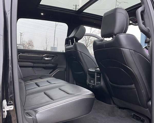 Черный Додж RAM 1500, объемом двигателя 5.7 л и пробегом 172 тыс. км за 48000 $, фото 16 на Automoto.ua