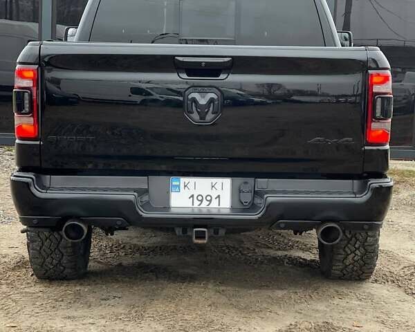 Черный Додж RAM 1500, объемом двигателя 5.7 л и пробегом 172 тыс. км за 48000 $, фото 20 на Automoto.ua