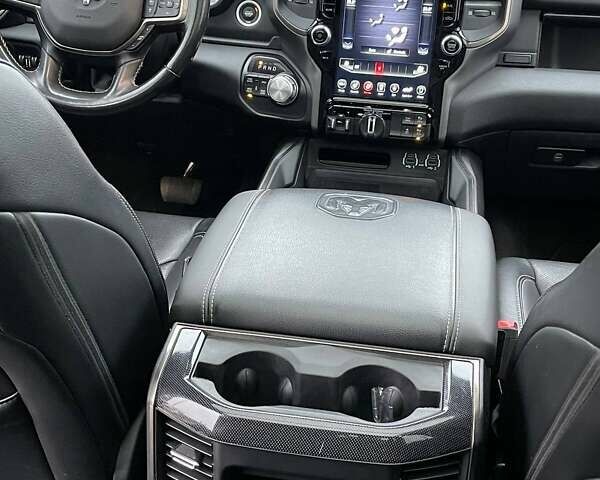 Черный Додж RAM 1500, объемом двигателя 5.7 л и пробегом 172 тыс. км за 48000 $, фото 12 на Automoto.ua