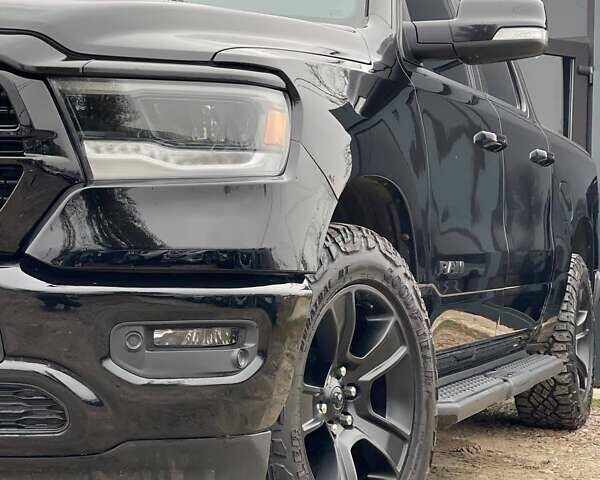 Черный Додж RAM 1500, объемом двигателя 5.7 л и пробегом 172 тыс. км за 48000 $, фото 3 на Automoto.ua