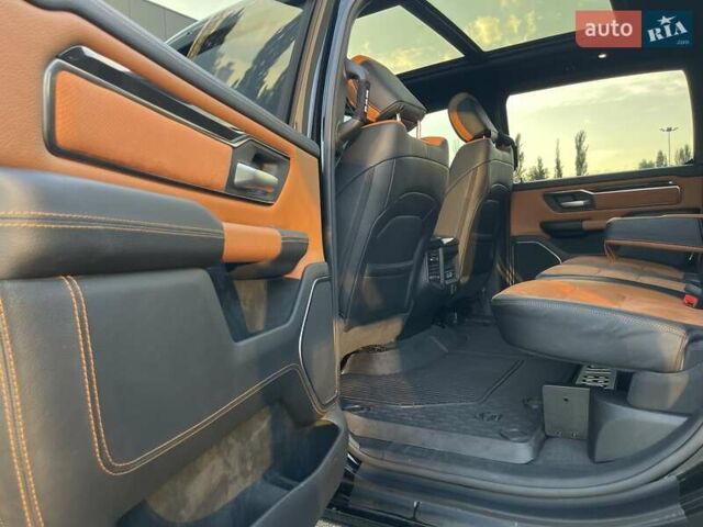 Черный Додж RAM 1500, объемом двигателя 5.7 л и пробегом 54 тыс. км за 79800 $, фото 99 на Automoto.ua
