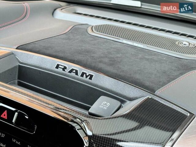Черный Додж RAM 1500, объемом двигателя 6.17 л и пробегом 15 тыс. км за 156000 $, фото 20 на Automoto.ua
