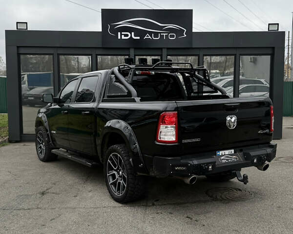 Черный Додж RAM 1500, объемом двигателя 5.7 л и пробегом 102 тыс. км за 49800 $, фото 8 на Automoto.ua